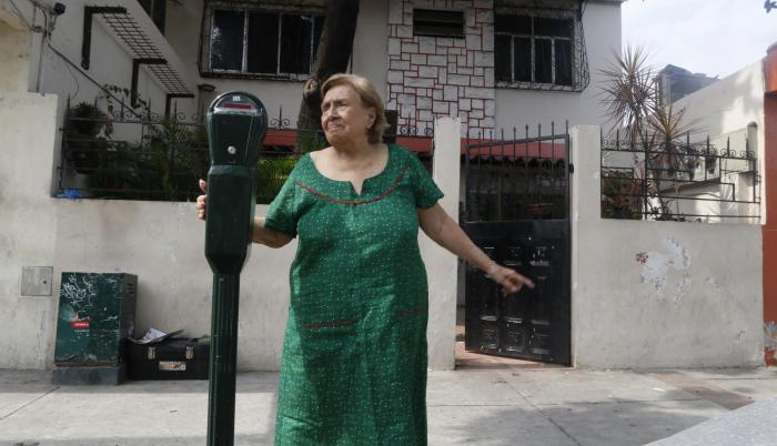 Vecina. Evita Navarrete ama a su barrio, pero este dejó hace tiempo de ser el lugar que alguna vez la enamoró.