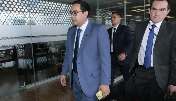 Pérez Reina tomó posesión de su cargo el jueves 3 de mayo del presento año, de manera interina, después de que su antecesor, Carlos Baca Mancheno, fuera censurado y destituido por la Asamblea Nacional