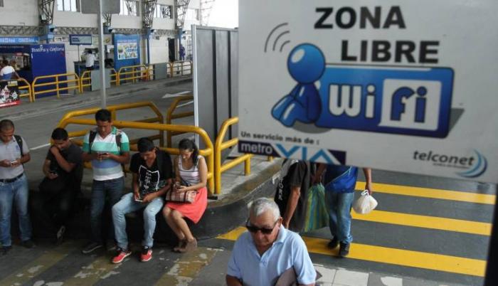 Las estaciones de Metrovía también cuentan con este servicio.