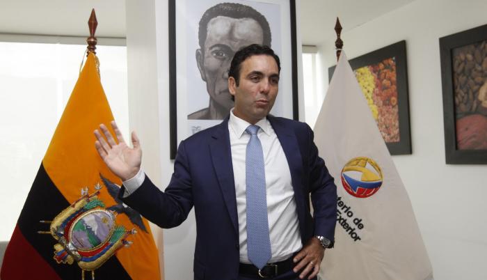 Para Pablo Campana, ministro de Comercio Exterior, restringir el ingreso de productos al país no será la solución para resolver los problemas económicos que el país tiene.
