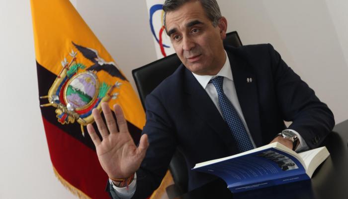 Guayaquileño. Ministro de Gobierno y de Justicia de Rafael Correa, de quien fue también su secretario particular. Preside la Judicatura.