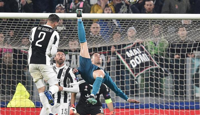 2,38 m fue la altura del balón en el remate. 1,41 m fue la altura del salto de Ronaldo.