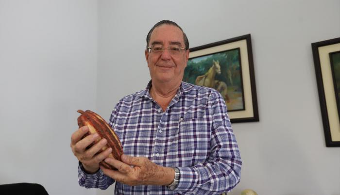 Sergio Cedeño, de Agrícola Cañas, tomó el trabajo de Homero Castro (creador del CCN 51) y comenzó a incentivar la siembra a gran escala en Ecuador. Ahora incluso se lo cultiva en Perú y Colombia.