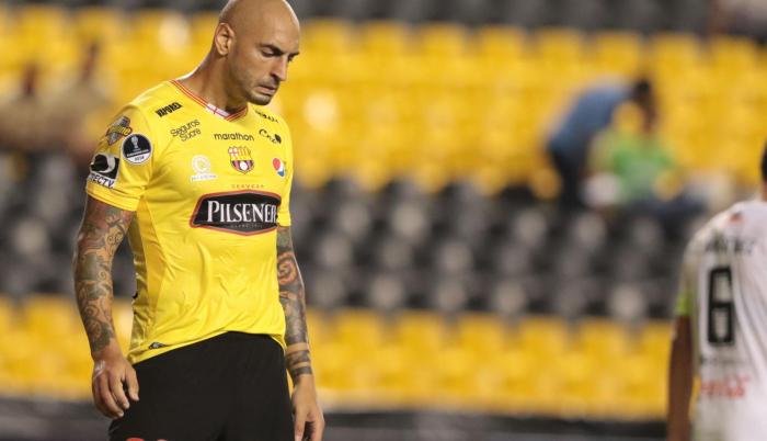 Críticas. Nahuelpán falló varios goles ante General Díaz. Es uno de los más debatidos en el equipo de Guillermo Almada.