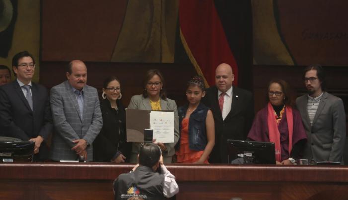 Celebración. Los ministros de Educación, Salud y Bienestar Social compartieron el homenaje que la Asamblea organizó por el Día de la Niña.