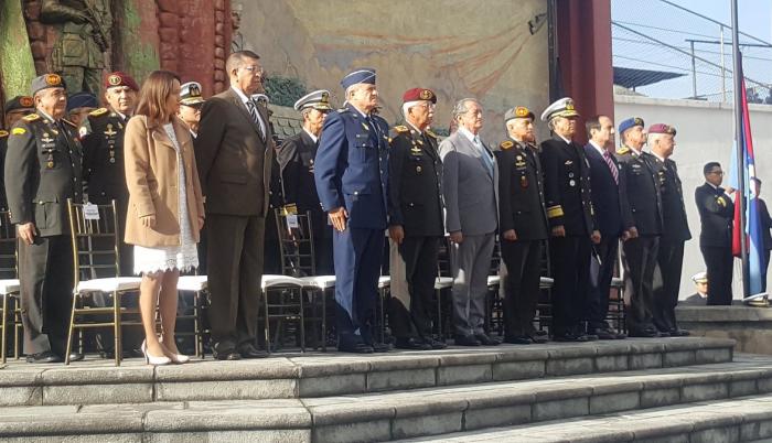 En el acto participaron el ministro del ramo, Oswaldo Jarrín junto al personal recientemente designado vía Decreto Ejecutivo por parte del presidente Lenín Moreno.