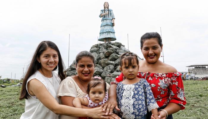 EXPRESO congregó a cinco Narcisas en el cantón Nobol. Cuatro de ellas pertenecen a una misma familia.