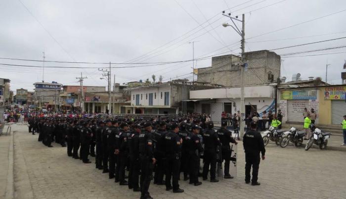 Agentes de policía acudieron a la parroquia para la reconstrucción de los hechos