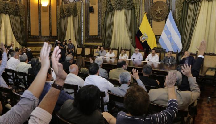 Votación. Los miembros del comité presentes aprobaron por mayoría las mociones presentadas en la sesión.