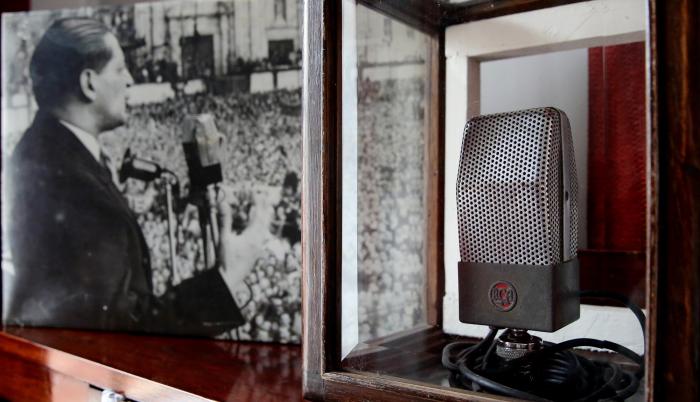 Memoria. Un micrófono usado por Eliécer Gaitán (i-retrato), en la Casa Museo que lleva su nombre en Bogotá.
