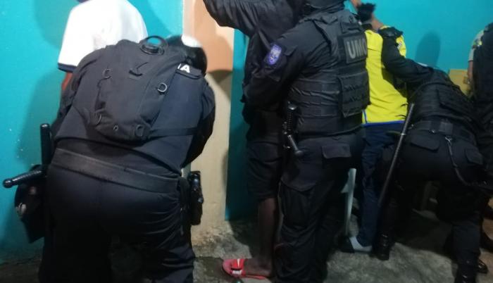 Policía
