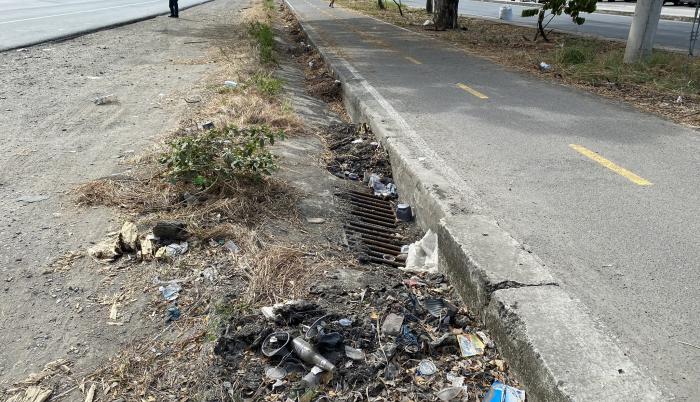 Basura vía a la costa