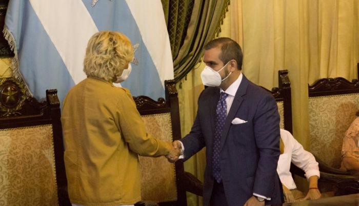 Vicente Taiano, junto con la alcaldesa Cynthia Viteri.