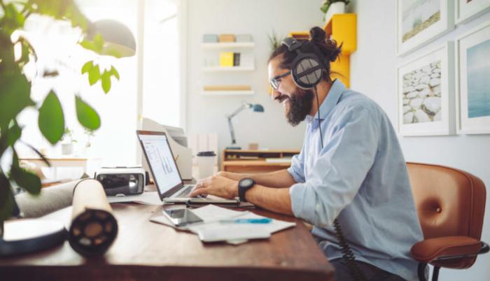 Ocupación. Los nuevos perfiles profesionales se encaminan a la tecnología, como redes sociales.