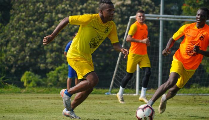 Bryan-hernández-Delfín-futbolista