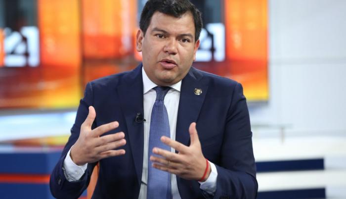 César Litardo, presidente de la Asamblea Nacional, en el estudio de Teleamazonas