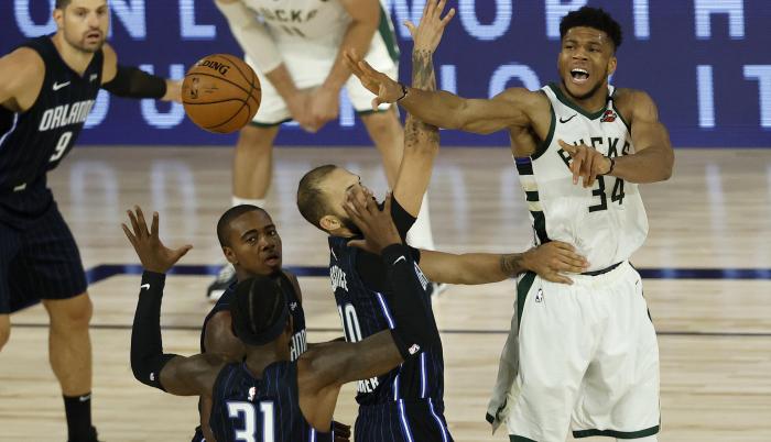 Giannis Antetukuonmpo Milwaukee Bucks