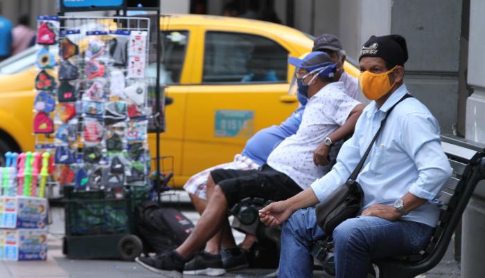 GENTE CON MASCARILLAS_GUAYAQUIL_AGOSTO 2O20 (32319555)