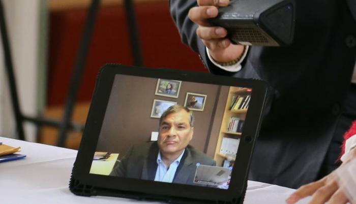Rafael Correa intenta inscribir su candidatura a la vicepresidencia