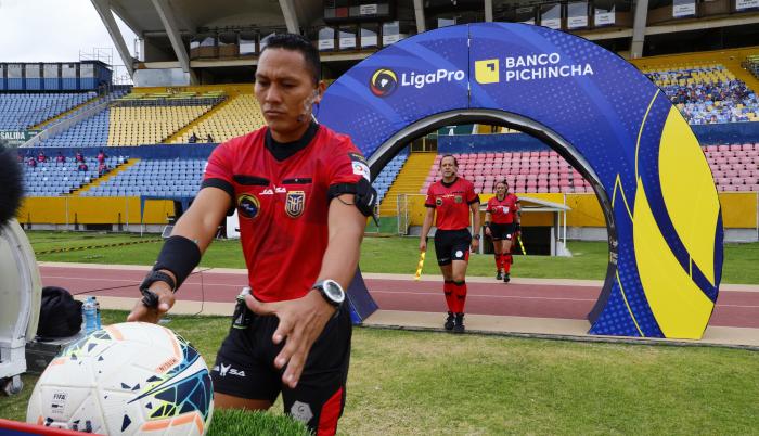 arbitros-fútbol-LigaPro-físicos