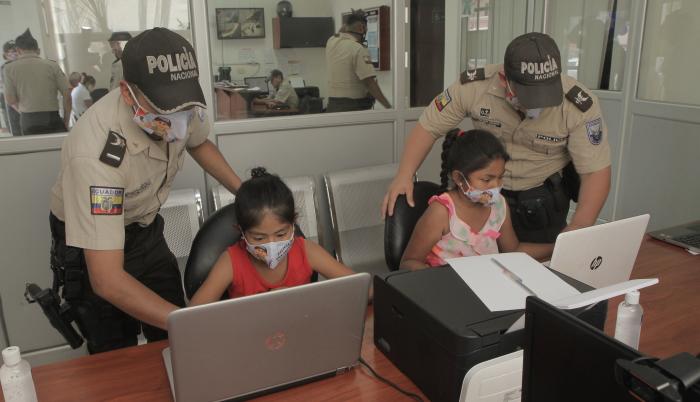 policias