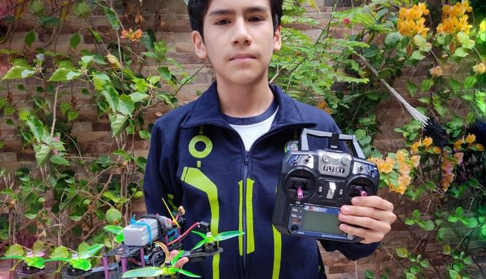 Estudiante crea dron