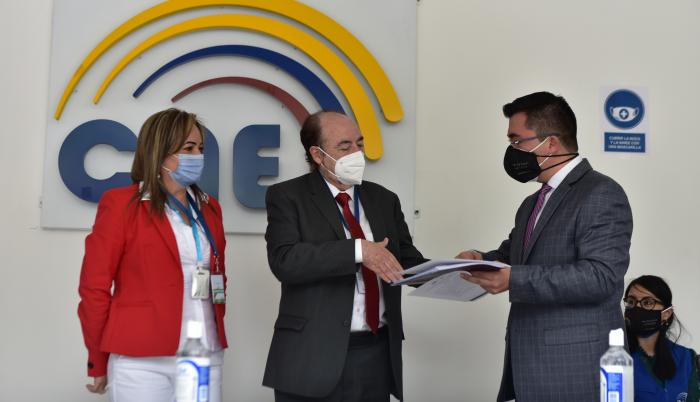 Larrea- CNE- precandidato- inscripción