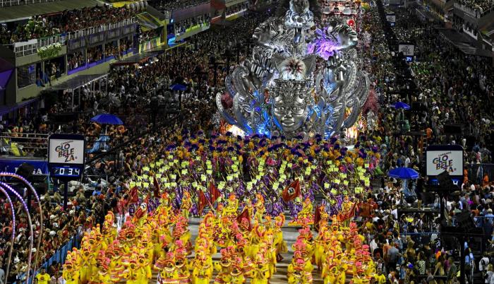 uno-los-desfiles-masivos-del-carnaval-rio-febrero-del-2020-1601011217845