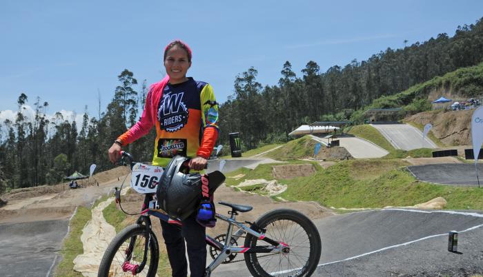 Doménica-Azuero-Bicicross-Deportes