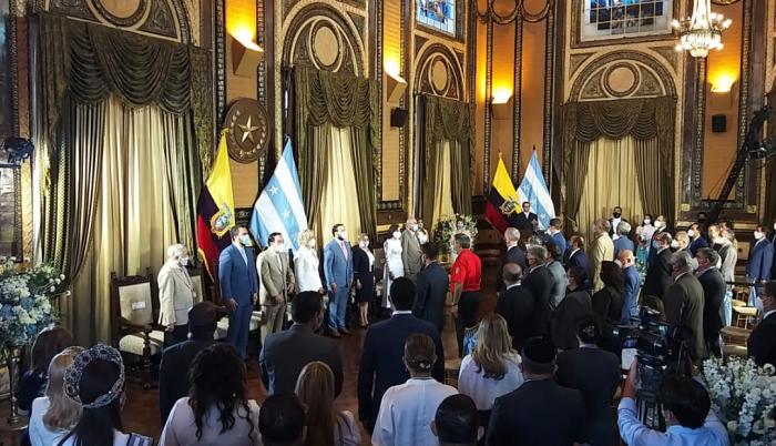 Sesión solemne por el Bicentenario de Independencia de Guayaquil.