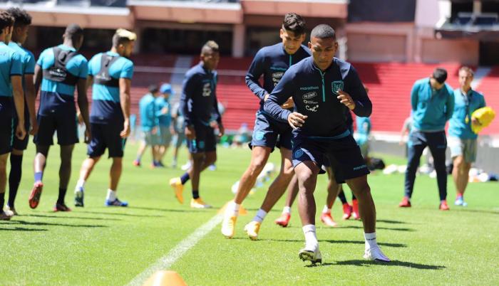 Ecuador-entrenamiento-Estadio-Liga