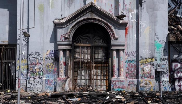 chile-violencia-noche-ataques-iglesia-pinera