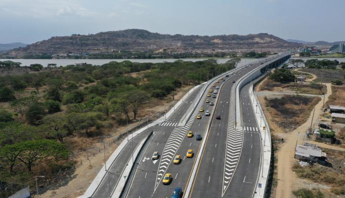 Abierto al transito