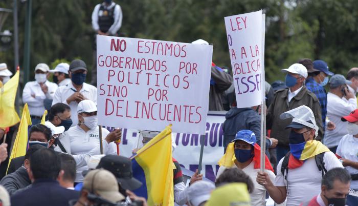 PROTESTAS MILITARES Y POLICÍAS