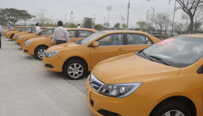 Taxis eléctricos fueron presentados este 22 de octubre por las autoridades.