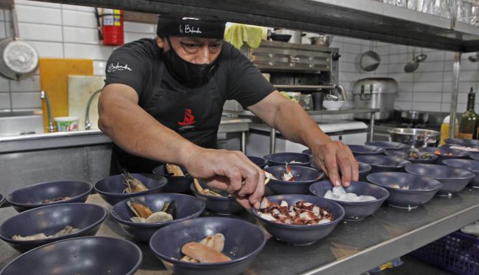 Hasta de Galápagos llegan los ingredientes de la sopa de mariscos.