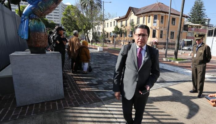 CARLOS POVEDA ABOGADO IZA