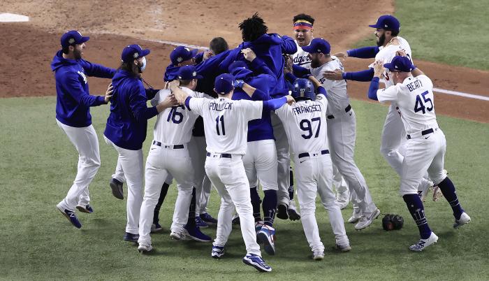 Tampa Bay Rays at Los (32717314)