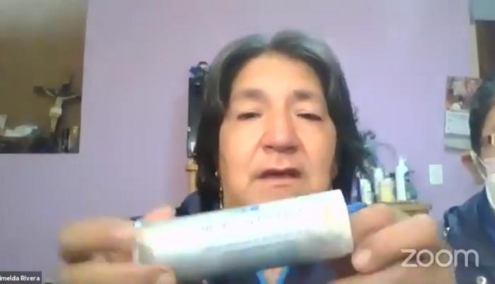 Una testigo muestra una bomba caducada en el juicio político a María Paula Romo, 30 oct. 20