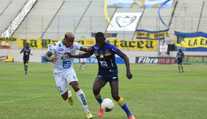 Delfín pasó por encima a Liga de Portoviejo.