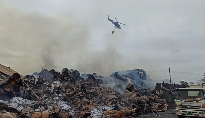 Más de 500 bomberos han participado en apagar el incendio.