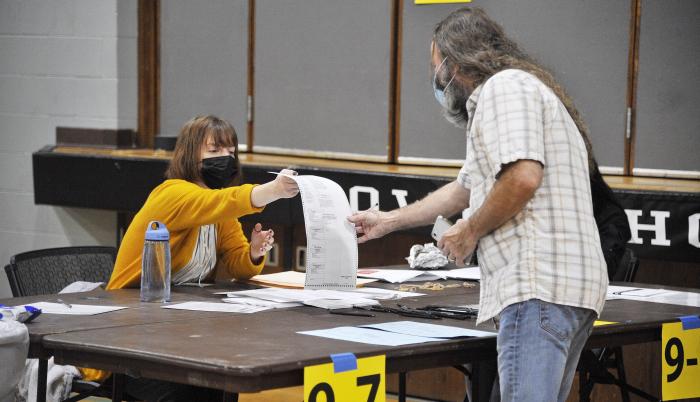 Election Day voting 2 (32760548)