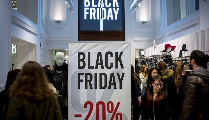 Casas comerciales han empezado a ofertar productos para Black Friday.