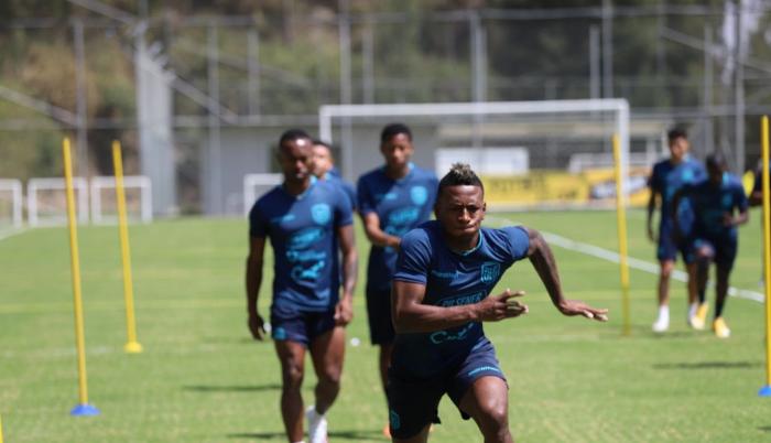 Pervis-Estupiñán-SELECCIÓN-Ecuador