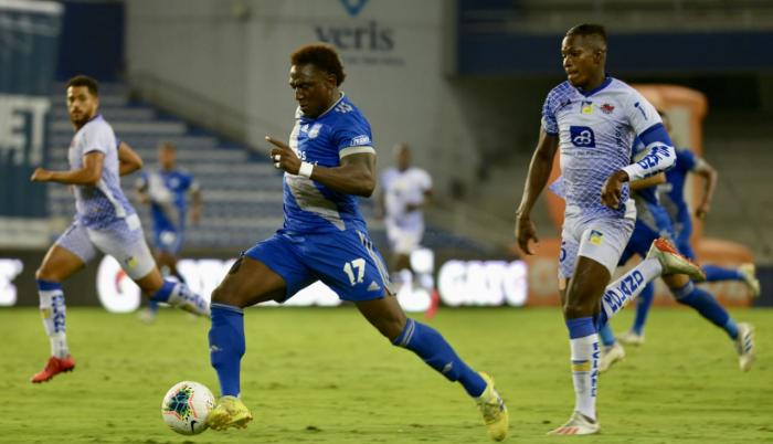 Emelec pudo anotar tres goles con los que lidera la tabla de posiciones.
