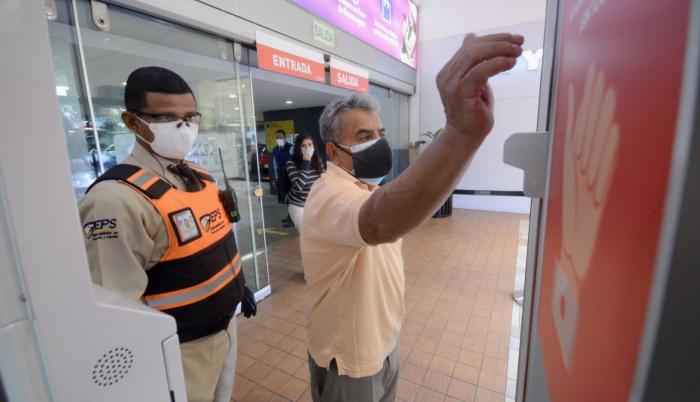 Hay más controles en el Condado Shopping