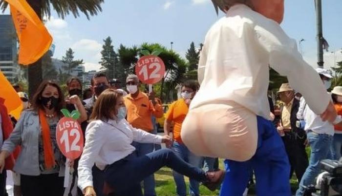 Manifestación de la Izquierda Democrática contra la venta de Banco del Pacífico. Noviembre 2020