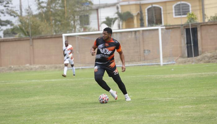 Gregory-González-amateur-volante
