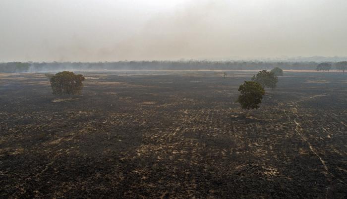 Fotografía de un incendio el lunes 31 de agosto de 2020 en las cercanías de Cuiabá, estado de Mato Grosso (Brasil).