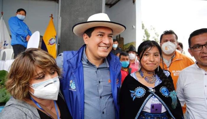 Candidato. La sonrisa de diseño es un producto de mercadeo que el delfín del Rafael Correa se calza con el mismo automatismo que el sombrero.